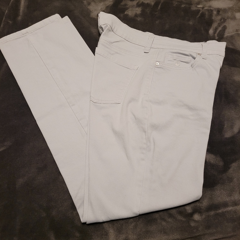 EUC Gloria Vanderbilt Amanda fit light Grey or Silver jeans